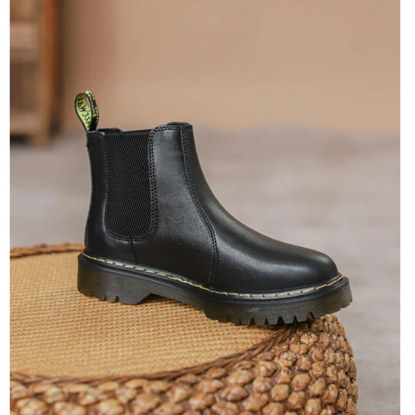 Calzado de invierno: Botas Chelsea para mujer, combinando un diseño elegante con funcionalidad antideslizante.