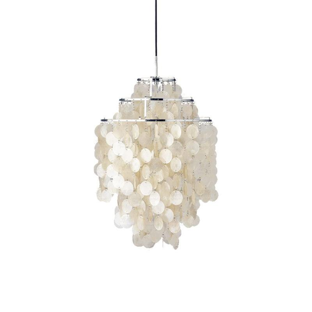 Lámpara colgante de concha para interiores, estilo vintage que aporta calidez y diseño a tu hogar.