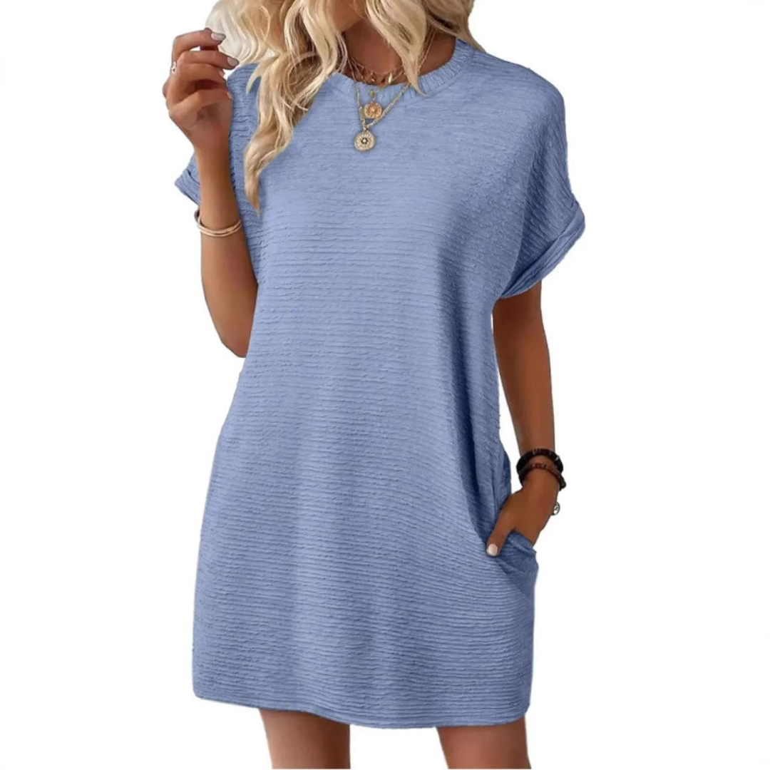 Vestido mini de mujer Sofía, tejido suave y transpirable, fluido y cómodo para días cálidos de verano.