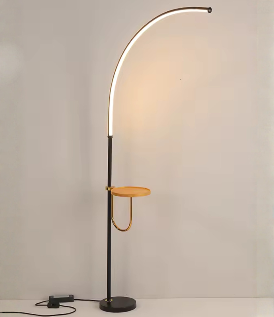 Lámpara de pie LED Arc Valeris: iluminación moderna y versátil para sala o dormitorio.