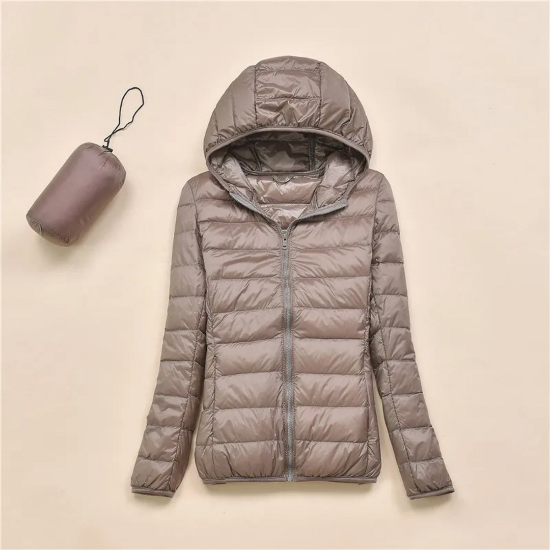 Moda femenina: Abrigo de invierno para mujer con capucha, elegante y cómodo. Ropa de invierno versátil y cálida.