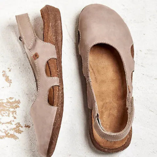 Calzado femenino casual: sandalias de mujer elegantes con punta cerrada y plantilla de soporte para confort diario.
