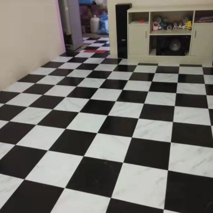 Baldosas autoadhesivas, imitación piedra mate, transforma tus suelos fácilmente.