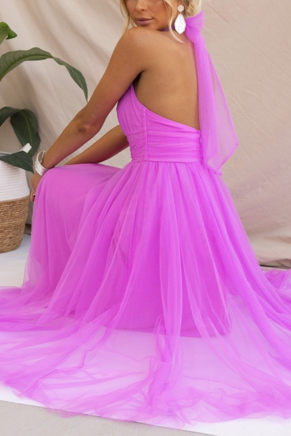 Vestido de fiesta midi con cuello halter y falda voluminosa para eventos especiales.