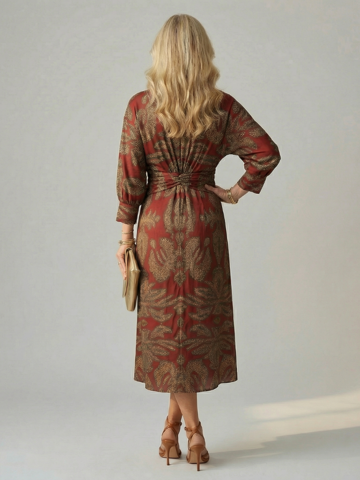 Elegante vestido midi de mujer, con detalle de corte cruzado y cintura bien ajustada.