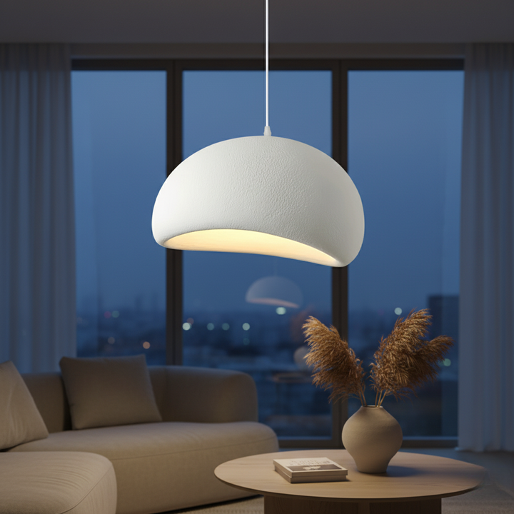 Lámpara colgante Galet Air para iluminación interior, su forma escultural crea un ambiente moderno.