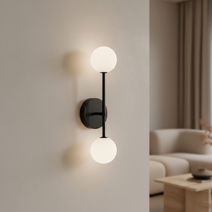 Lámpara de pared LED minimalista para sala de estar. Aporta un diseño moderno y luz eficiente.