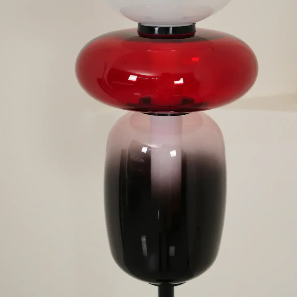 Lámpara de pie LED Solenne, luz cálida y diseño contemporáneo. Escultural y elegante.