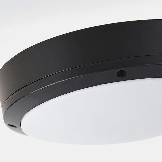 Lámpara de techo LED exterior, fácil de instalar en porches modernos, resistente a la intemperie.