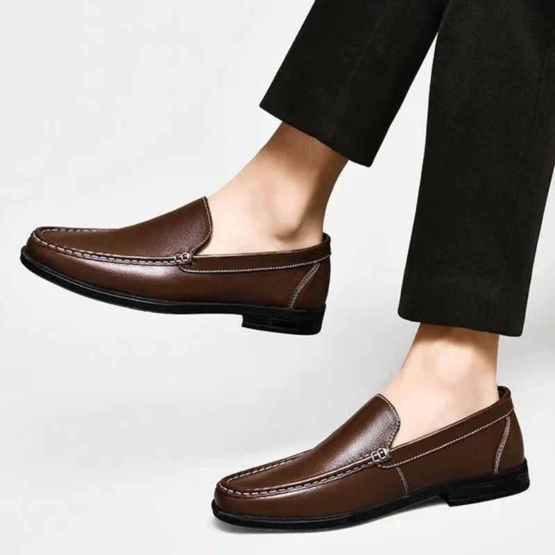 Mocasines de hombre en piel, ideales para la oficina, eventos o uso diario.