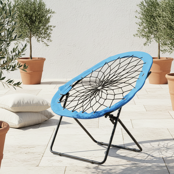 Silla minimalista plegable para exterior, diseño ligero y funcional para camping.