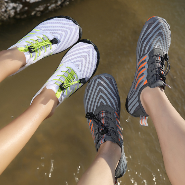 Primer plano de tejido transpirable en zapatillas de senderismo unisex, máxima ventilación y confort en rutas de trekking.