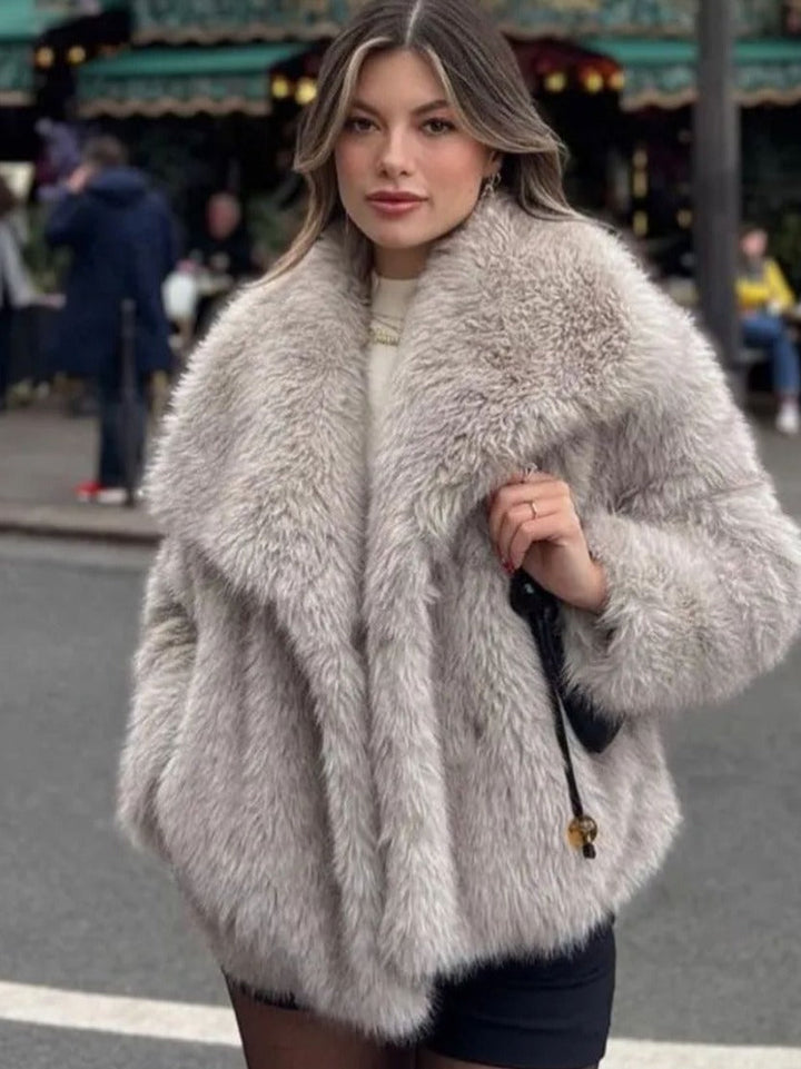 Abrigo de mujer elegante, pelo sintético con solapa, ideal para el frío.