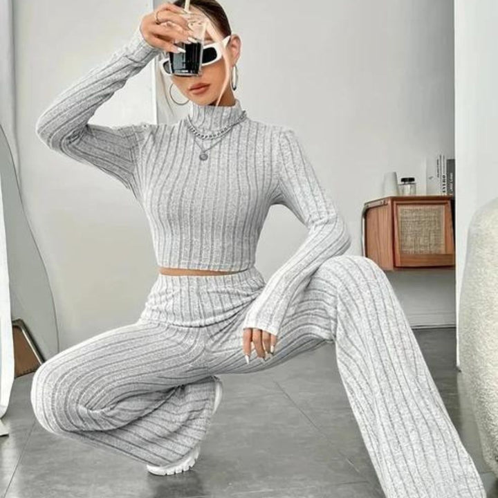 Conjunto chic de dos piezas para mujer, estilo versátil y cómodo. Moda femenina para otoño invierno.