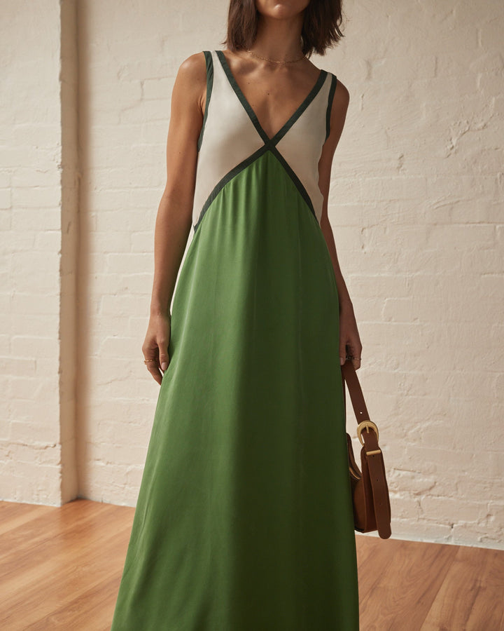Vestido formal de mujer, diseño largo y fluido con escote en V. Tu look perfecto de fiesta.