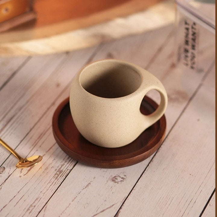 Set de taza para café o té de cerámica, 250ml, con base de bambú natural y cuchara de acero.