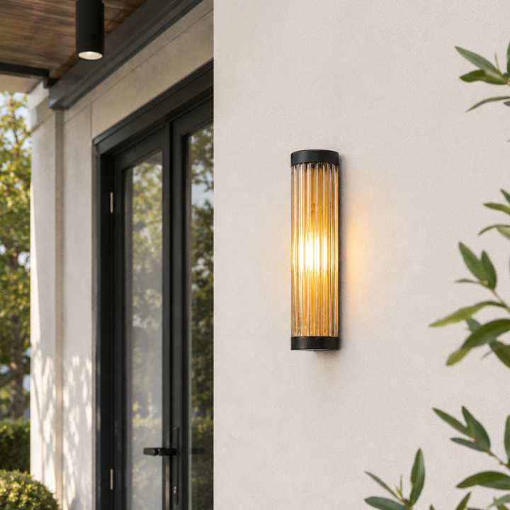 Luz de pared para jardín con vidrio estriado, perfecta para crear ambientes modernos y acogedores.