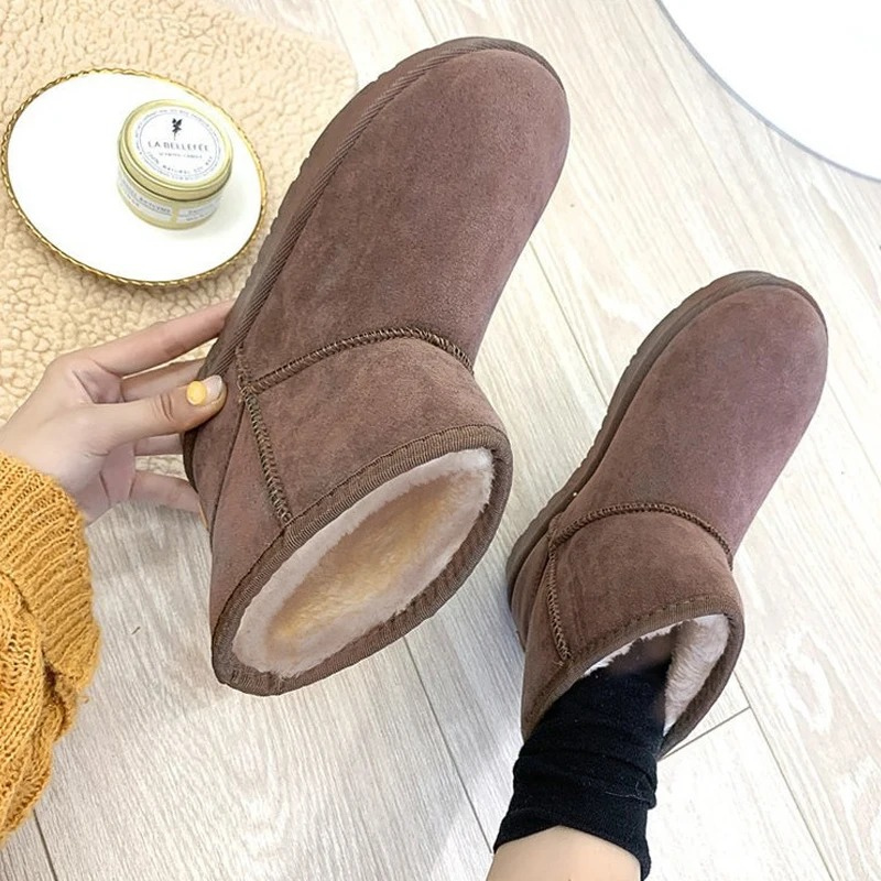 Calzado infantil de invierno: Botas antideslizantes y cálidas para niñas, protegiendo del frío y la nieve.