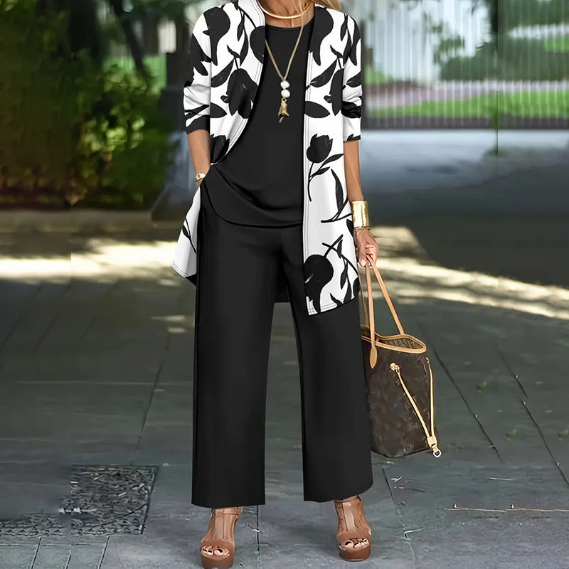 Ropa elegante de mujer: conjunto de tres piezas con chaqueta floral, pantalón recto. Moda de primavera y otoño.
