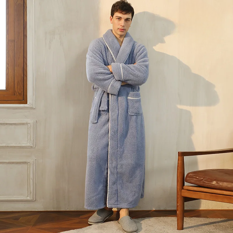 Confort superior con esta bata de franela cálida para el invierno, ideal para casa.
