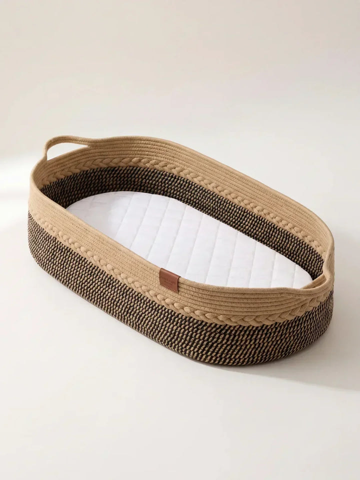 Cambiador portátil de algodón tejido caramel chiné/ecru para recién nacido, suave y funcional.