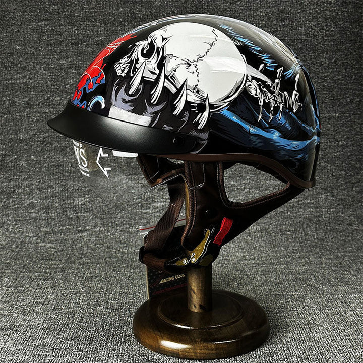 Motocicleta con casco abierto, estilo urbano, máxima protección y fácil uso.