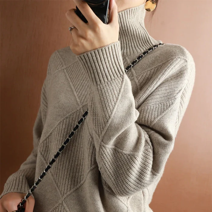 Suéter de punto para mujer, cuello alto. Diseño elegante y acogedor para climas fríos.