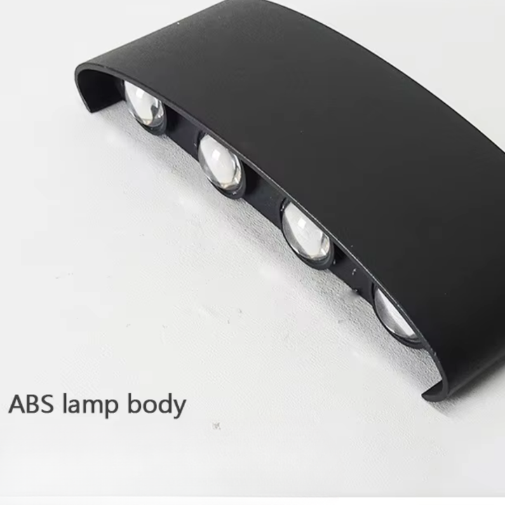 Luz exterior LED en arco, estilo moderno para pared, IP65, perfecta para iluminación de patio.