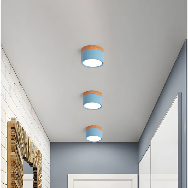 Foco empotrado LED minimalista, perfecto para techos. Diseño moderno, luz dirigida de acento.