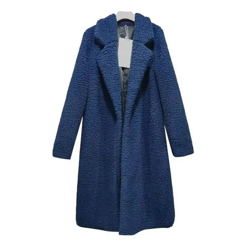 Ropa exterior invernal: abrigo largo de teddy para mujer, diseño atemporal y cálido.