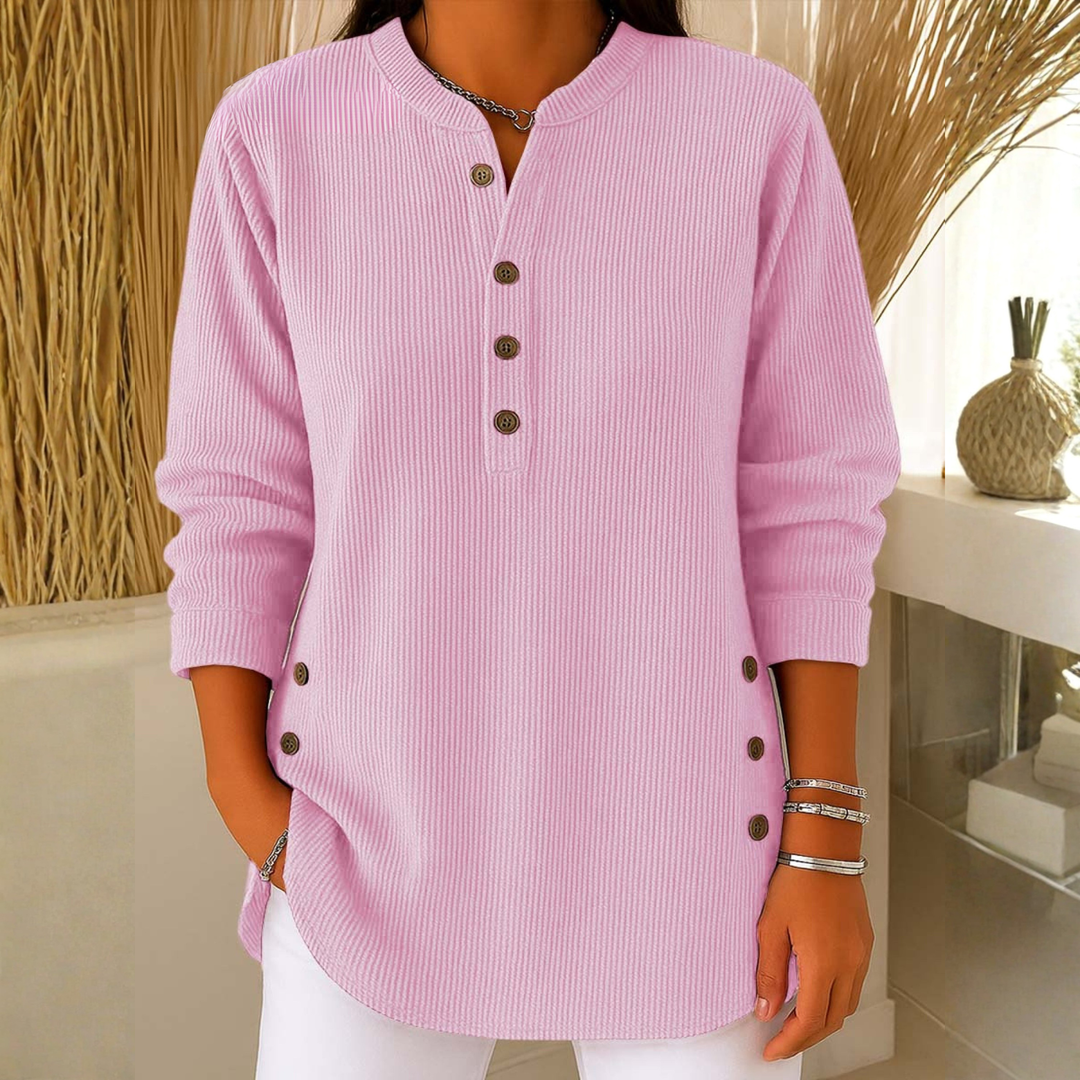 Sudadera femenina texturizada con botones decorativos, prenda casual para mujer con estilo y confort.