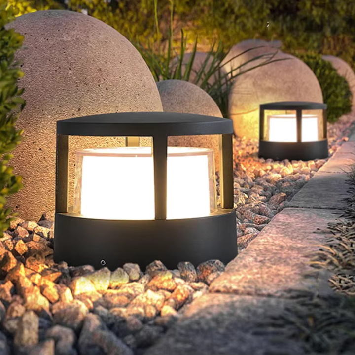 Luminaria LED moderna para jardín, iluminación exterior duradera.