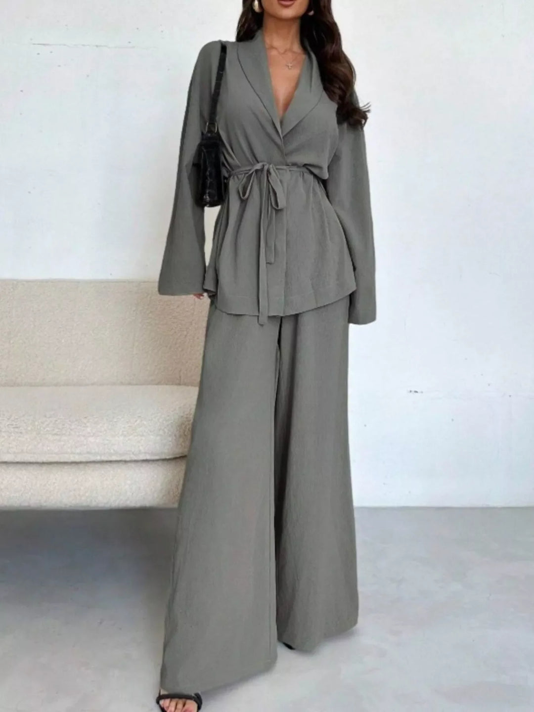 Moda versátil mujer: Conjunto top lazo y pantalón ancho. Para día o eventos.