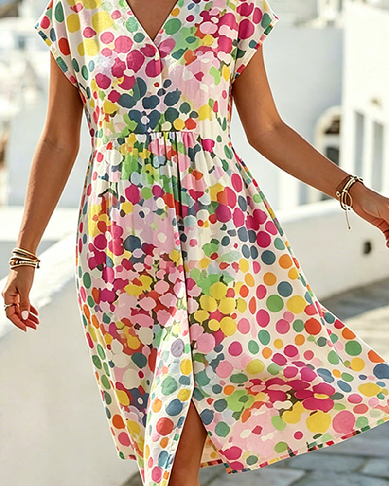 Vestido beige para mujer con vibrantes lunares multicolor y escote en V. Estilo veraniego casual y chic.