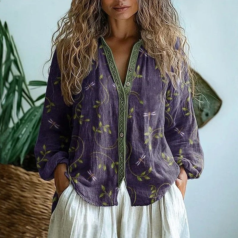 Blusa elegante de mujer con estampado de hojas retro. Ideal para otoño, un estilo chic y versátil.