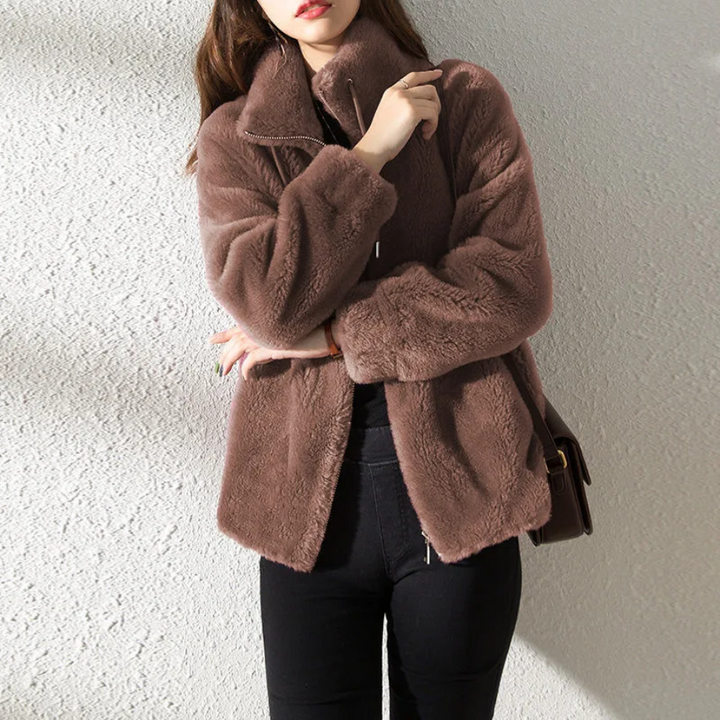 Abrigo de otoño oversized para mujer, de ante, con un diseño chic y atemporal de alta calidad.
