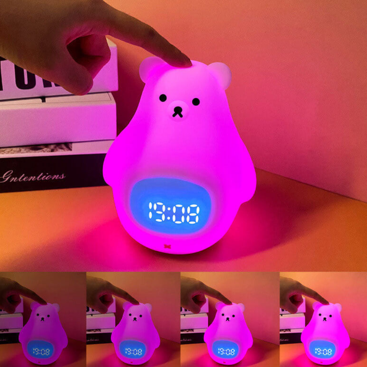Despertador con diseño de oso polar, luz LED nocturna y suave para dormitorios infantiles.