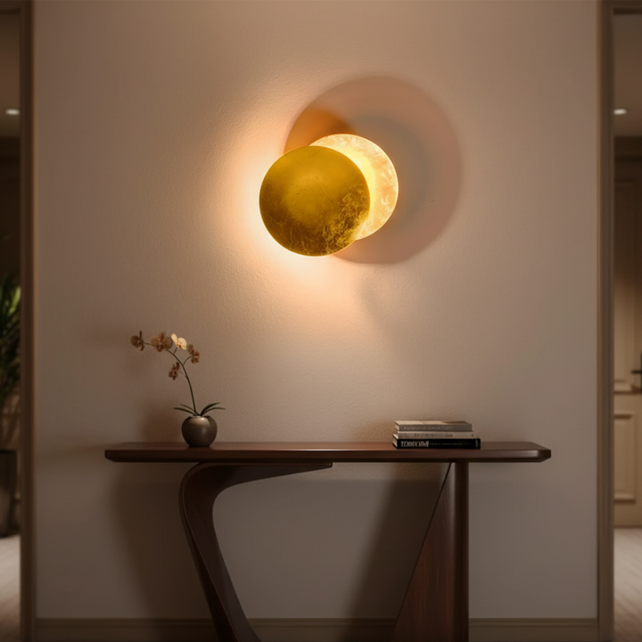 Luz de pared LED giratoria, perfecta para dormitorio, ofrece eficiencia energética y estilo.
