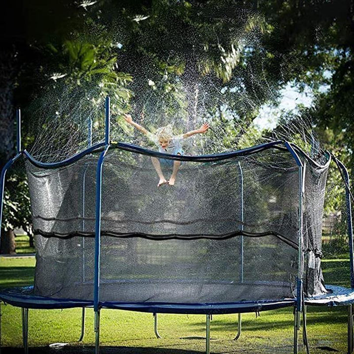 Juego de agua para trampolín, aspersor de PVC que refresca a los niños en verano.