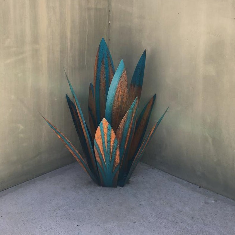 Escultura de agave metálica antióxido para exterior. Decoración de jardín y patio, arte duradero.