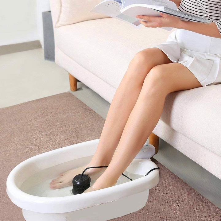Máquina detox iónico para pies, promueve bienestar y salud general con relajación.
