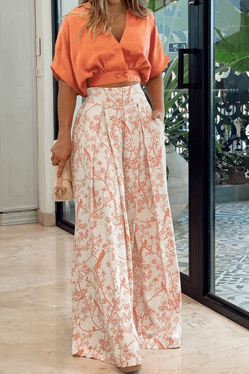 Moda femenina de verano: conjunto tropical estampado con top y short, ideal para el día a día o la playa.