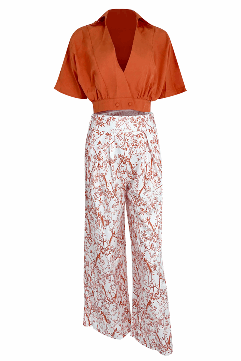 Conjunto casual de verano con estampado tropical, top y pantalón corto, perfecto para vacaciones.