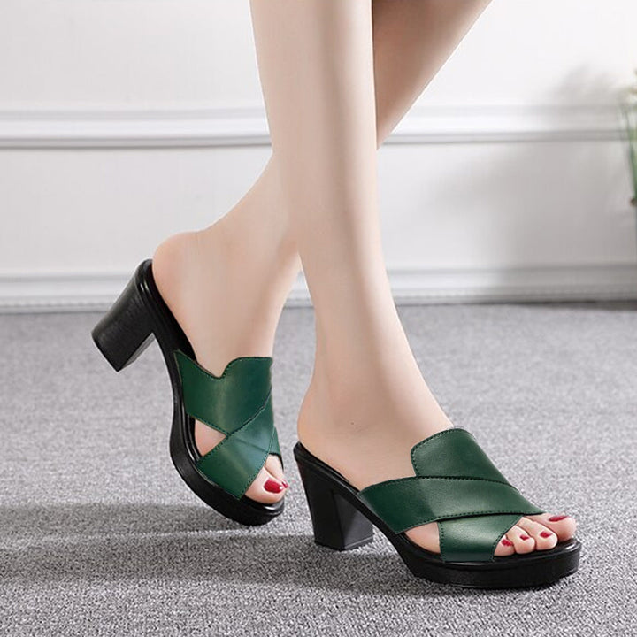 Sandalias ortopédicas de mujer, elegantes y cómodas, ideales para uso diario y verano.
