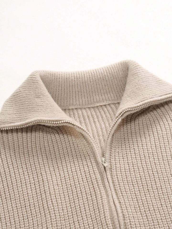 Suéter cárdigan de punto para hombre, con cremallera completa, diseño cómodo y moderno para moda masculina casual.