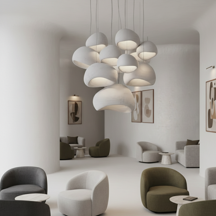 Realza tu hogar con la lámpara colgante Galet Air, un diseño orgánico para iluminación ambiental.