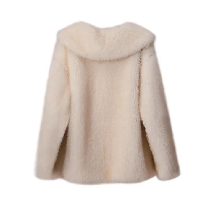 Textura suave de abrigo de lujo para mujer. Ropa de abrigo cálida y chic.