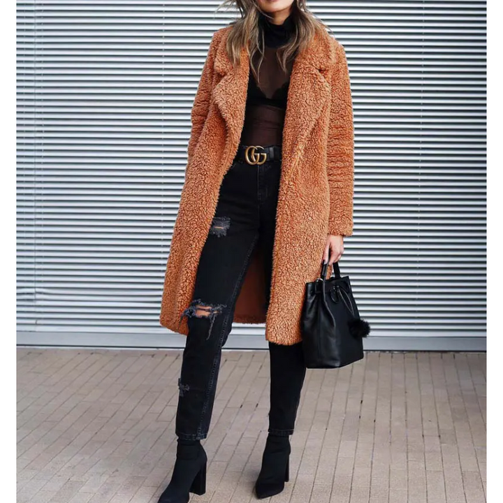 Chaqueta de invierno de mujer, estilo teddy, largo, que aporta calidez y sofisticación.