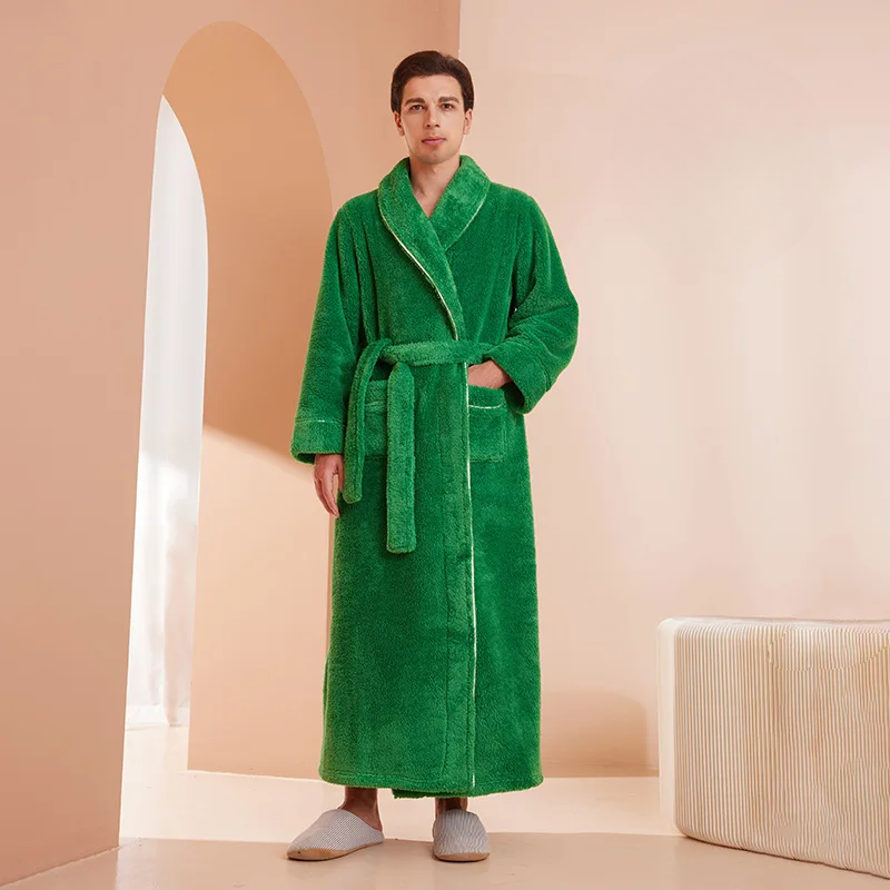 Cálida bata de franela de invierno para hombre y mujer, perfecta para relajarse.