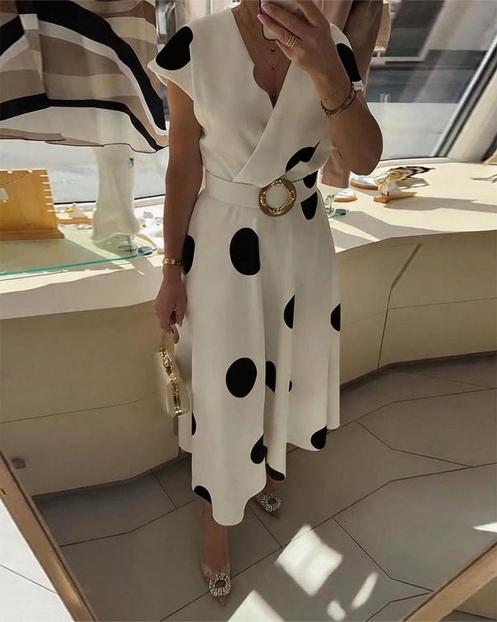Cómodo y elegante vestido midi de lunares para mujer con escote en V, ideal para el verano.